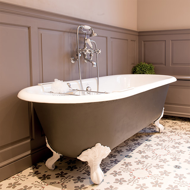 CAST IRON BATHTUBS